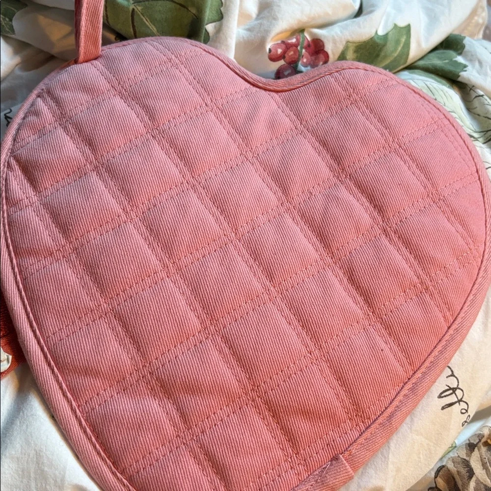 Brand New Williams Sonoma Pink heart oven mitt